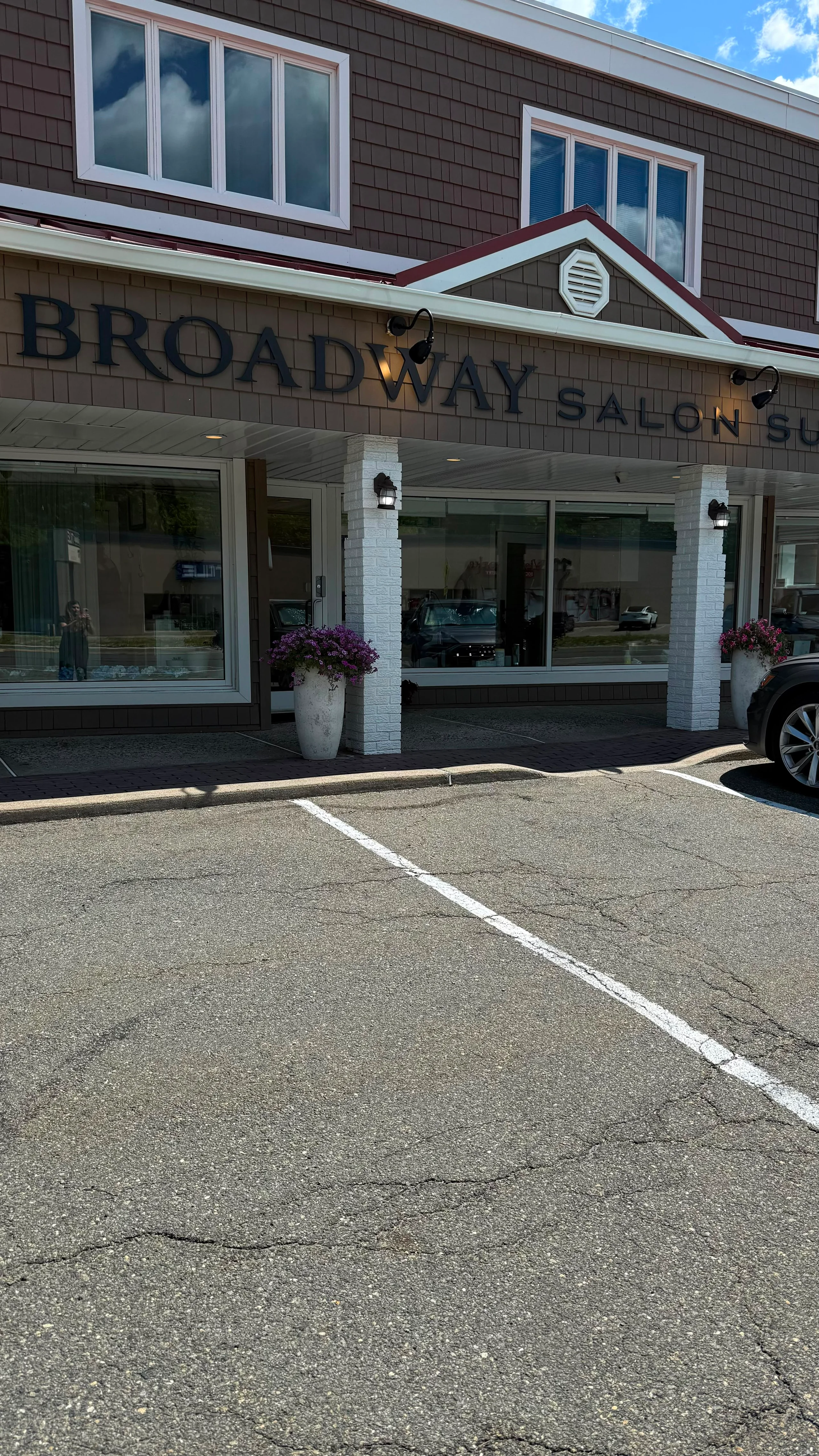 Fachada de Broadway Salon, donde se encuentra el estudio